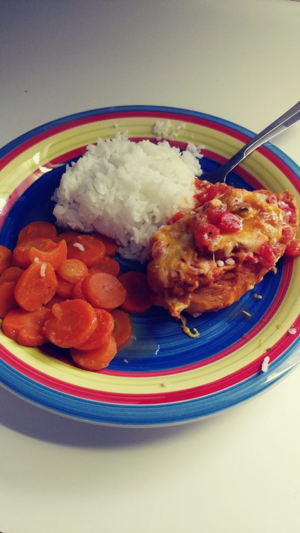 Delicious and spicy crock pot salsa chicken