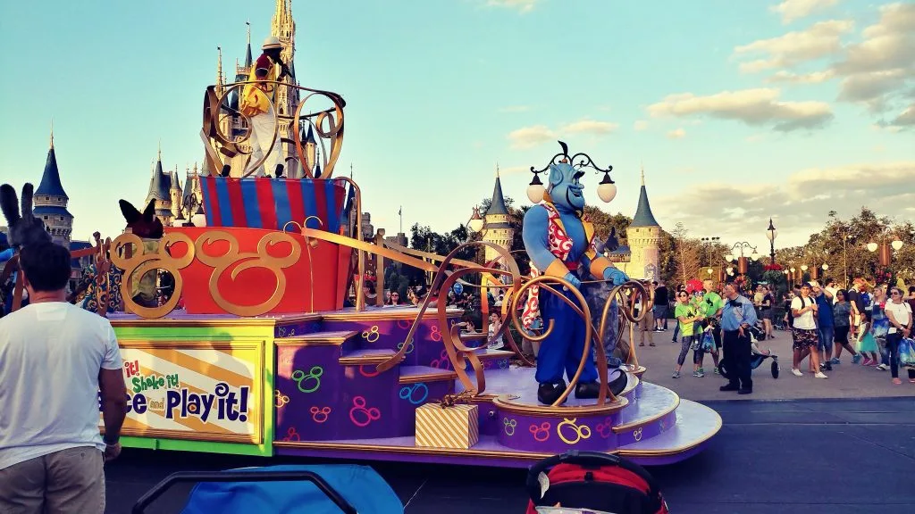 Mickey's Very Merry Christmas Party Parade