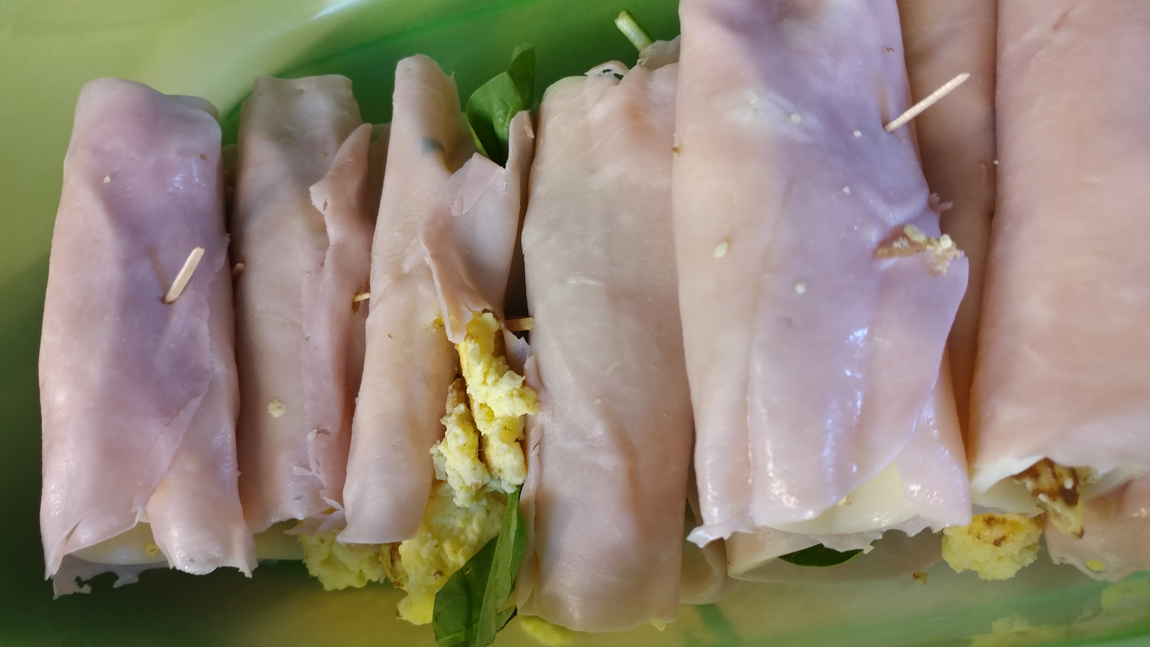 ham egg and cheese roll-ups . family friendly low carb meal prep ideas for breakfast 