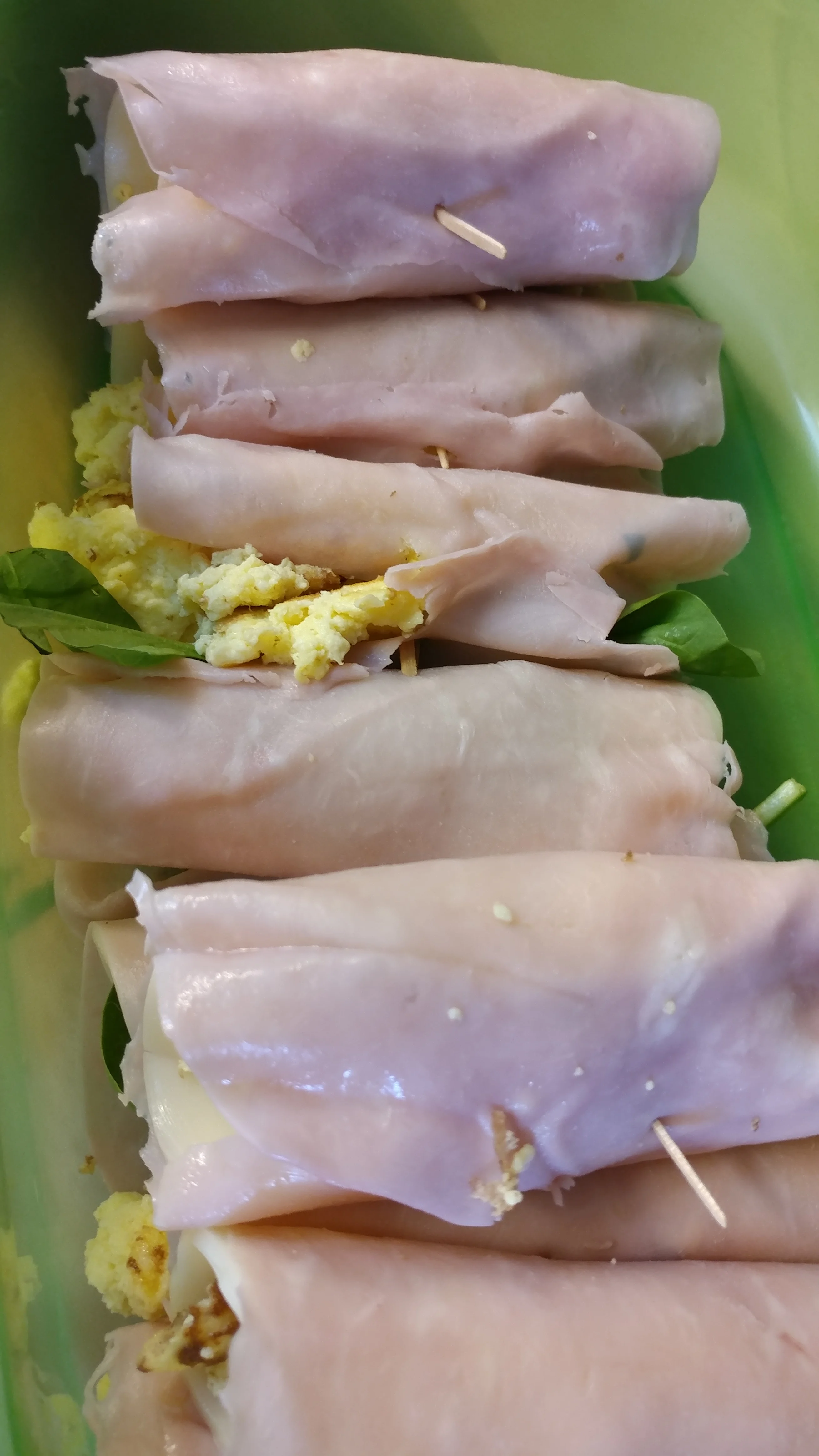 ham egg and cheese roll-ups . family friendly low carb meal prep ideas for breakfast 