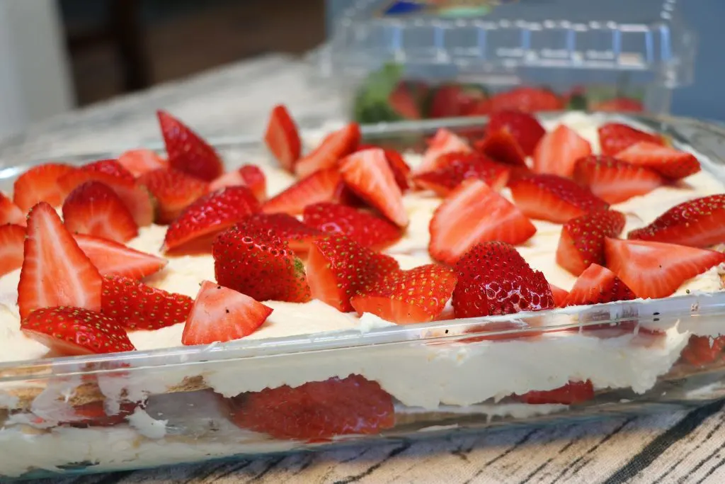 easy no bake strawberry cheesecake lasagna