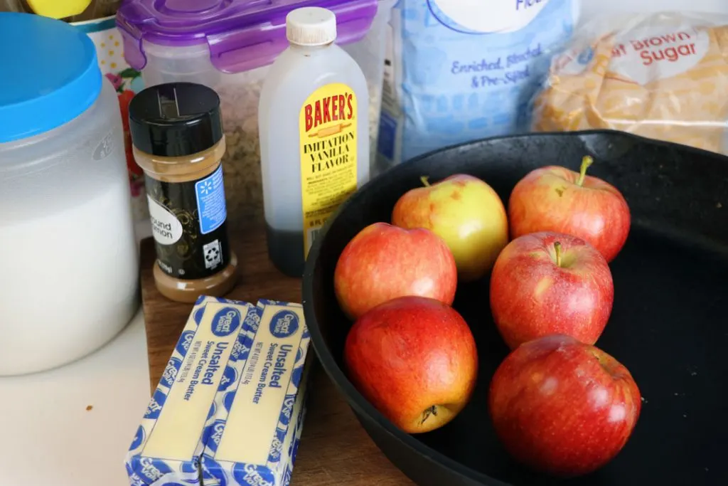 easy apple crisp recipe ingredients. honey crisp apples, oats, cinnamon, brown sugar.