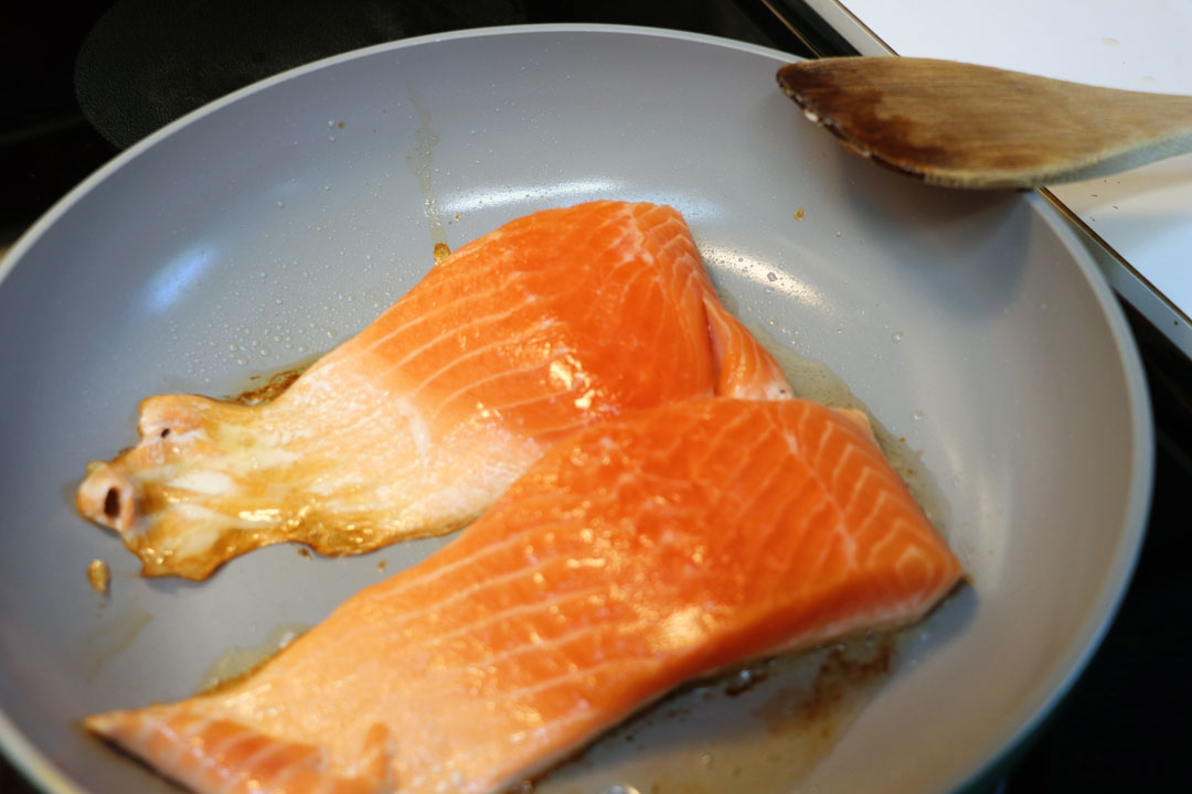 how to pan fry salmon