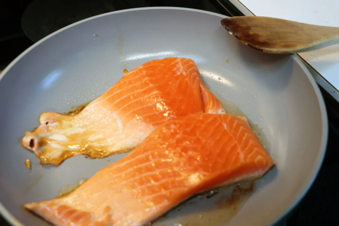 how to pan fry salmon