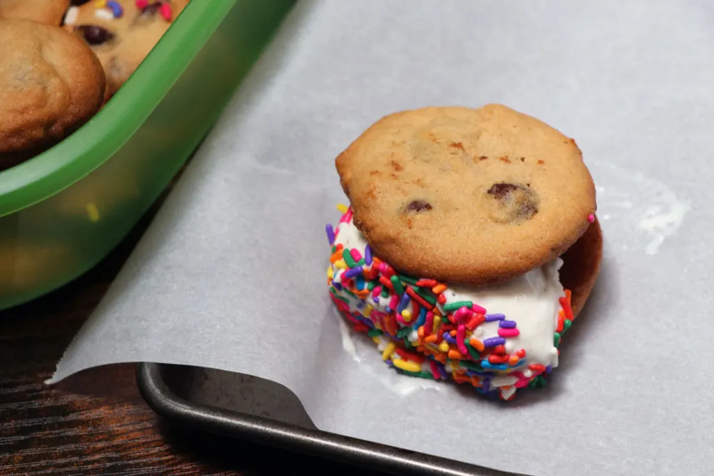 ice cream sandwiches made from cookies