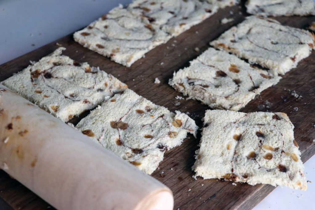 roll bread thin to make french toast rolls