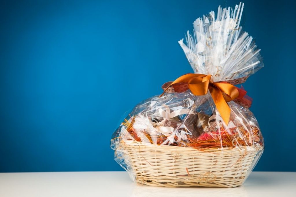 Things to Check While Ordering Sweet Hampers Online