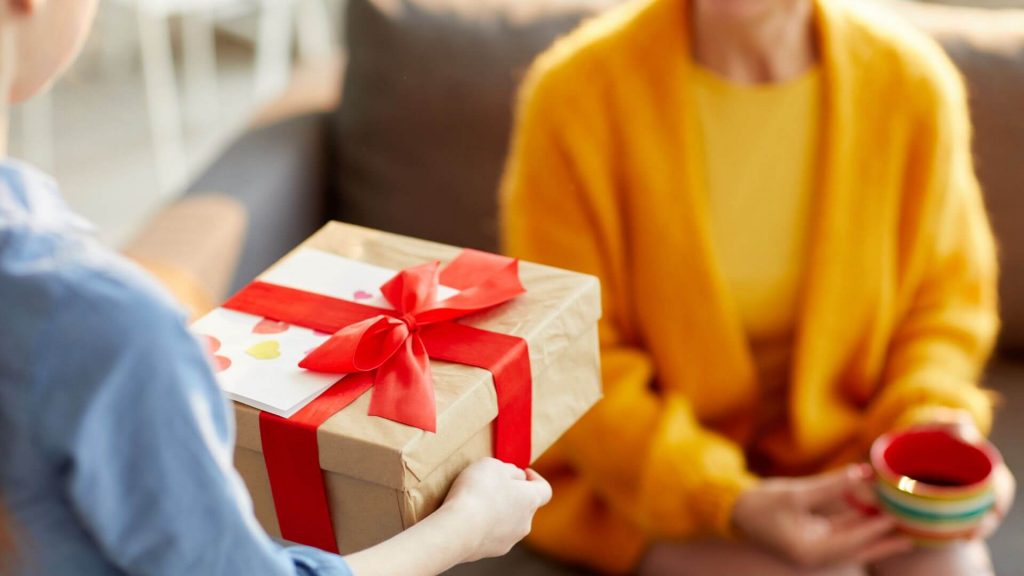 Unique Gift Ideas To Surprise Your Mom With