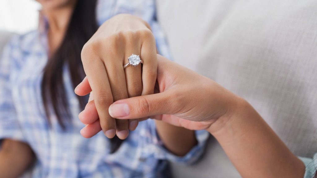 8 Things to Look for When Buying an Engagement Ring