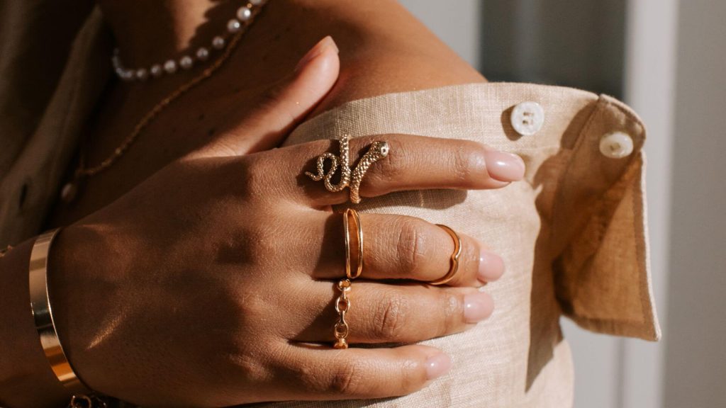 The Rules on Mixing and Matching Jewelry