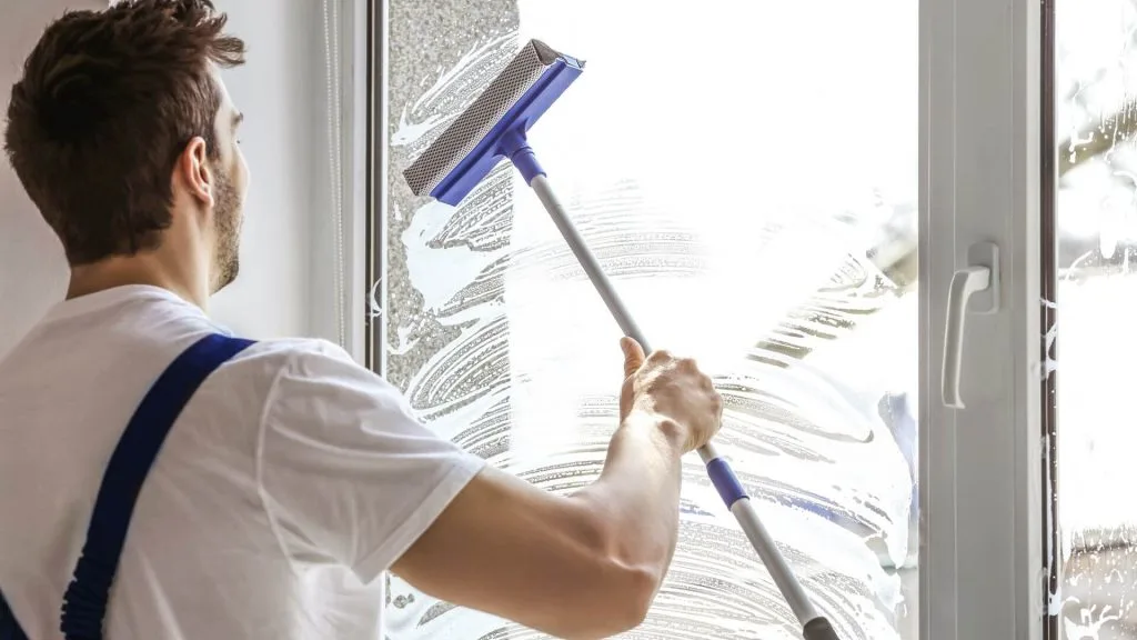 Window cleaning - to keep your windows streak-free all year long