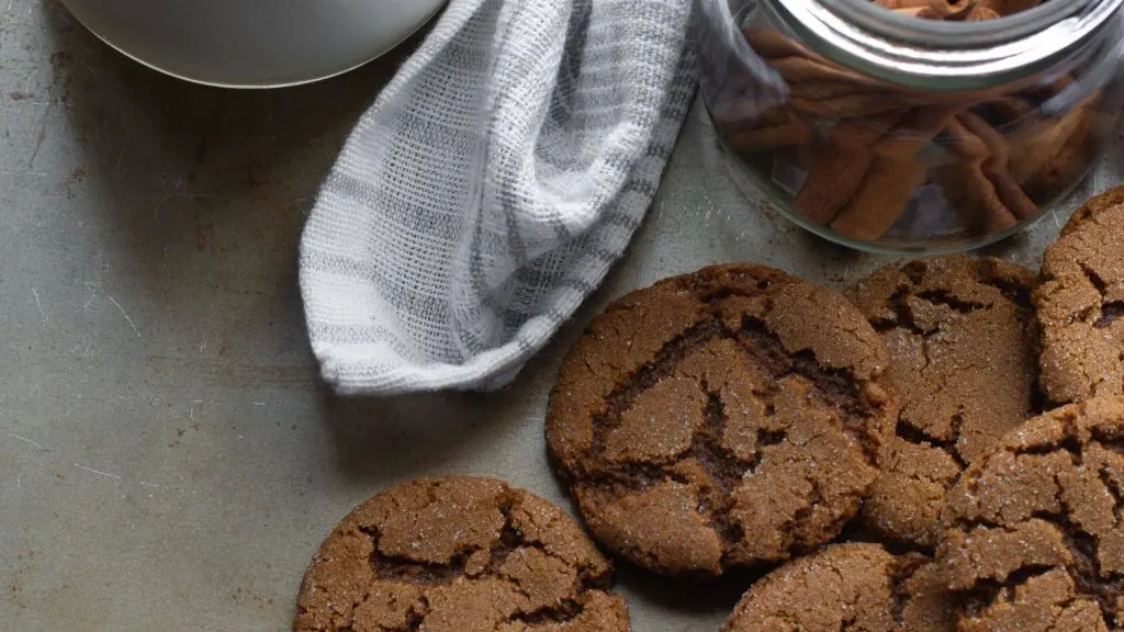 ginger snaps, festive holiday desserts