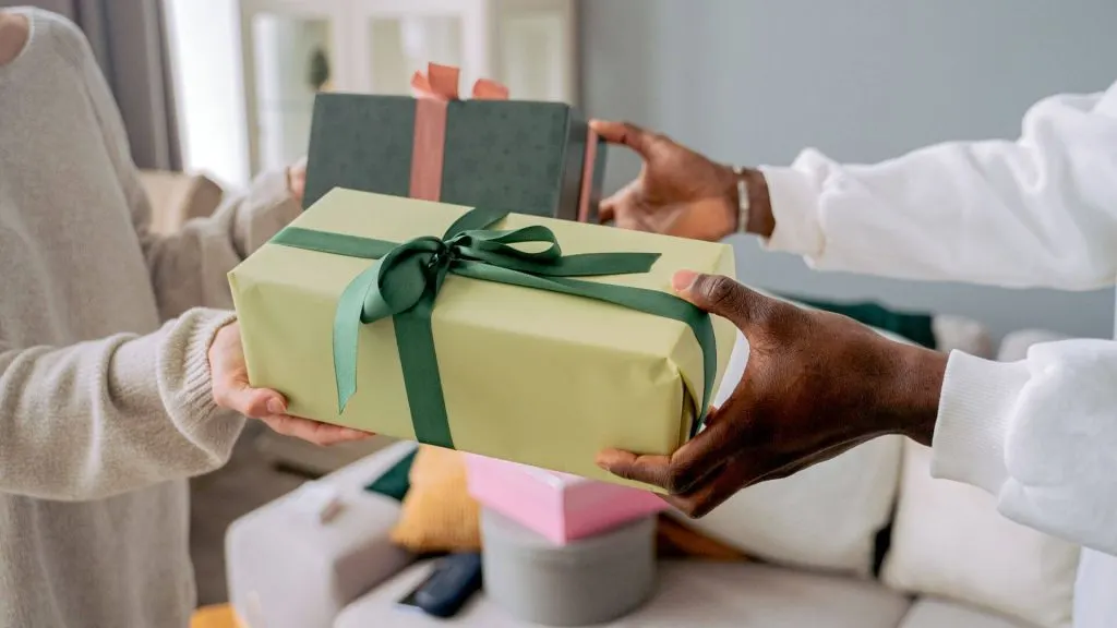 How to choose the perfect 50th birthday gift