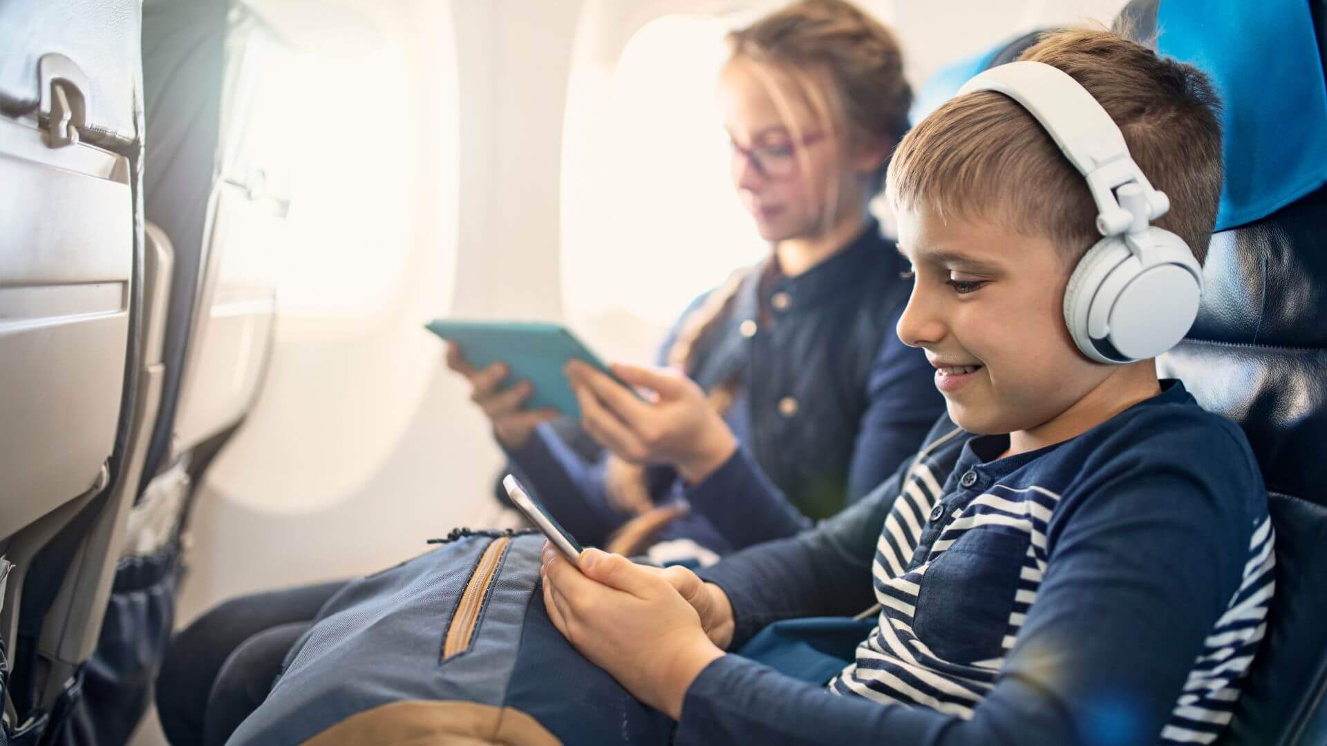 5 Tried And Tested Ways to Keep Kids Entertained on Long Flights