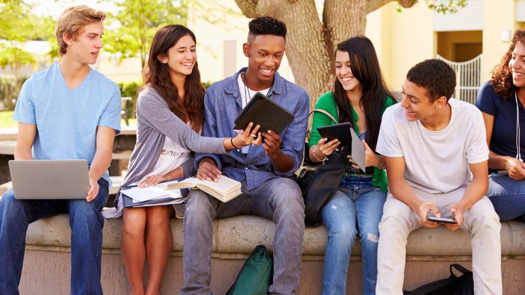 6 Ways High School Students Can Educate Themselves During the Summer