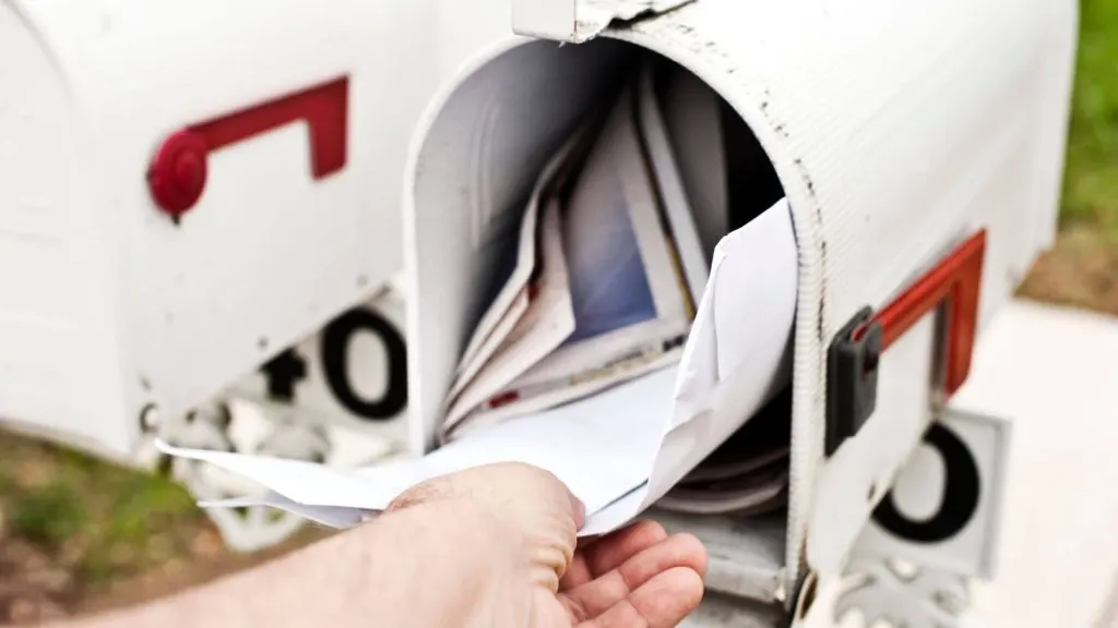 Tips for Managing Your Postal Address When You're Moving Around