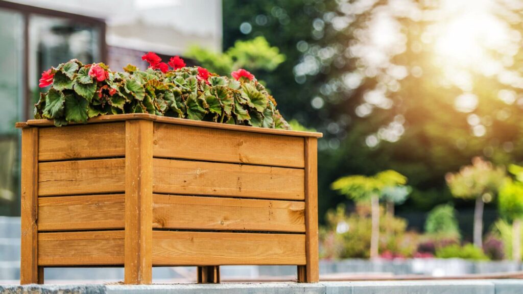 How To Build A Planter From Wooden Pallets