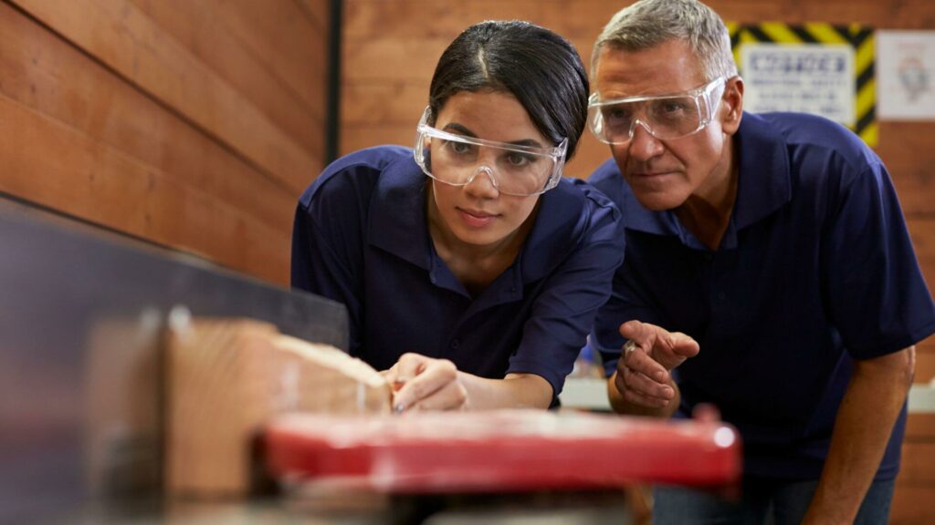 how to become a carpenter