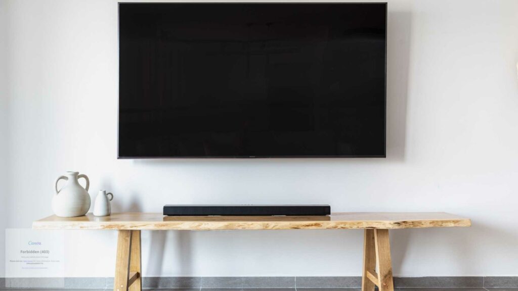 The Multifunctional Role of TV Brackets in Modern Living Room Design