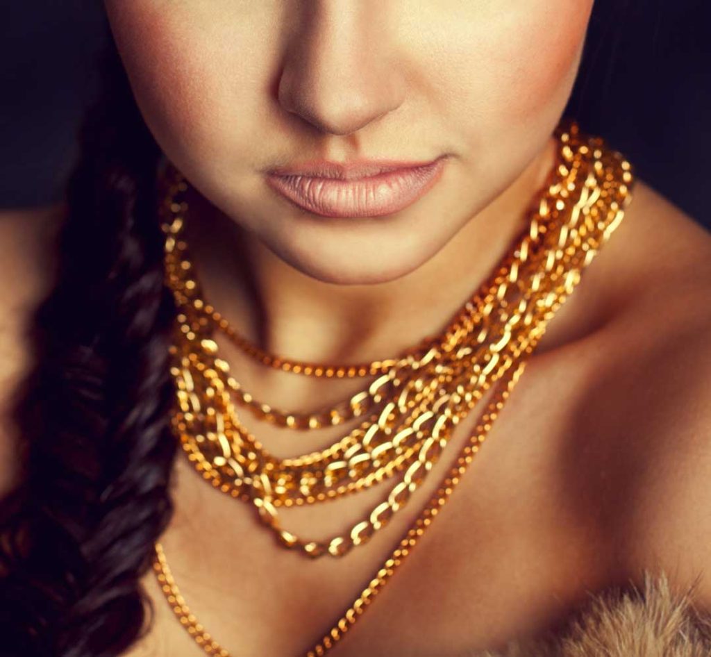 Why a 24K Gold Chain Is the Ultimate Luxury Power Move
