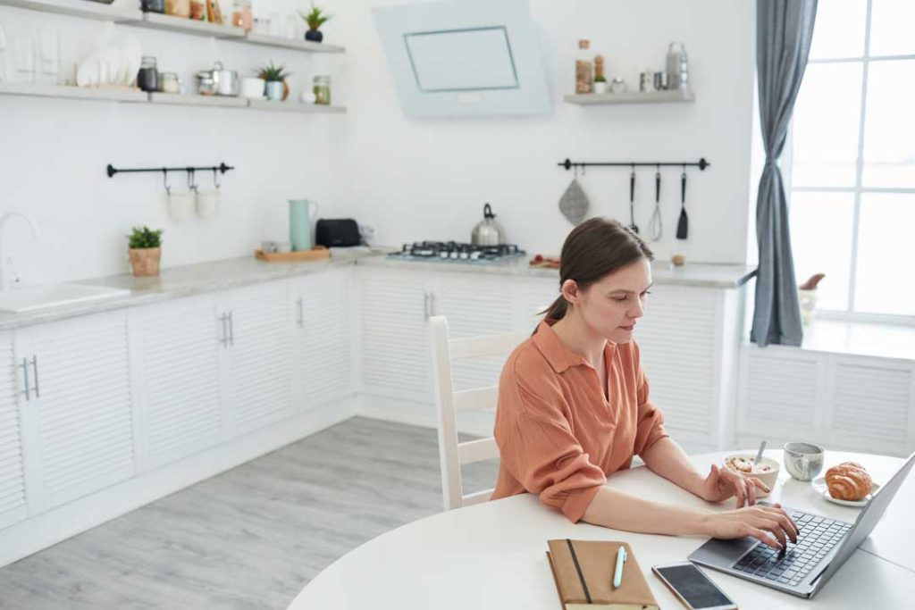 Working mom using planner to stay organized