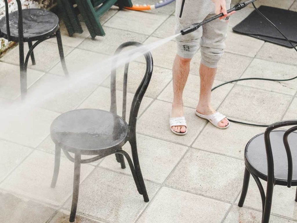 Easy cleaning with a power washer