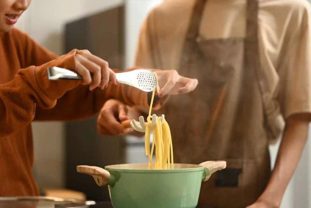 How To Use Pasta Water In Your Sauce