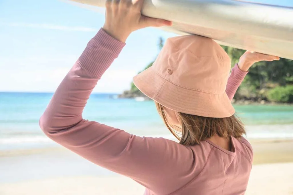 Protective clothing to shield skin from UV rays