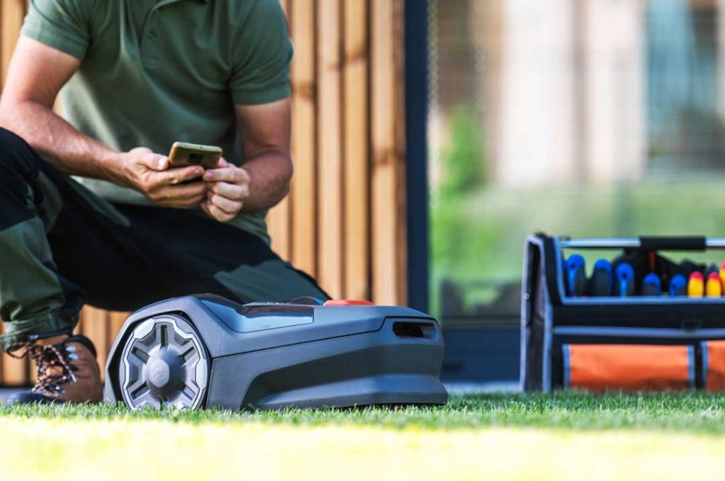 What Do Experts Say About Robotic Lawn Mowers
