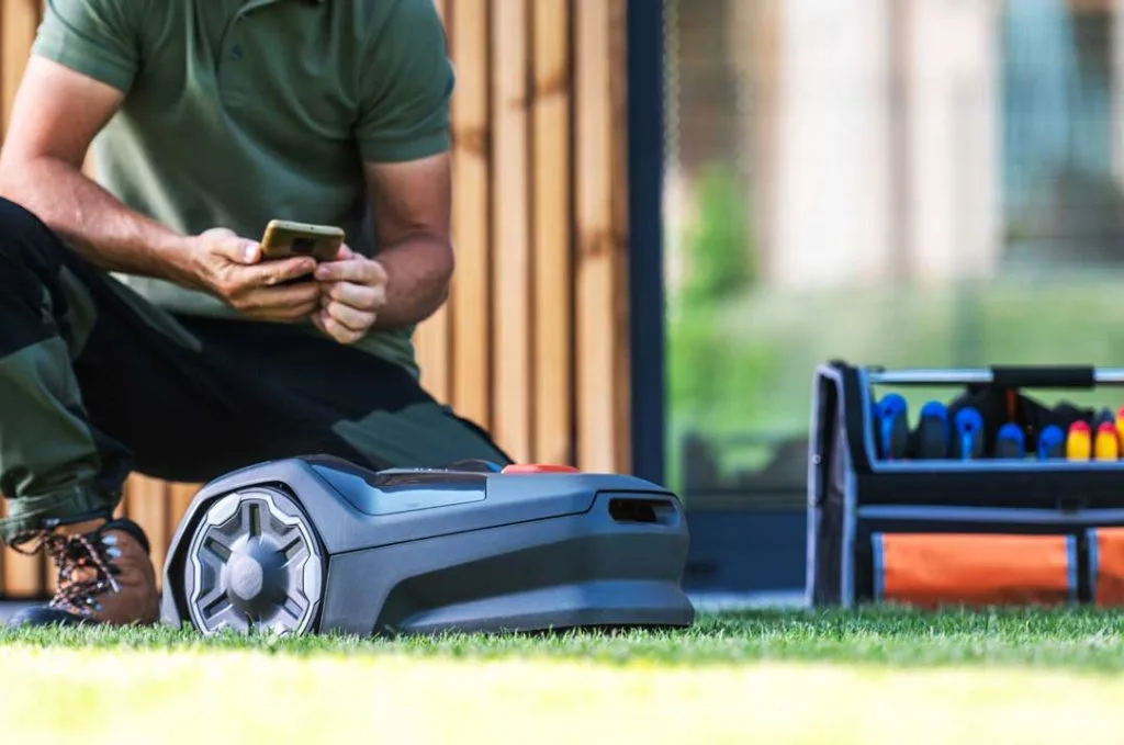 What Do Experts Say About Robotic Lawn Mowers