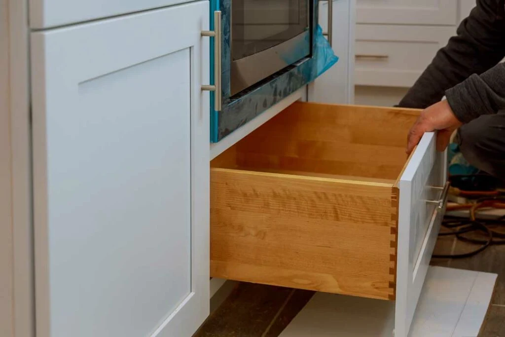 Dovetail drawer feature on Highland wholesale cabinets