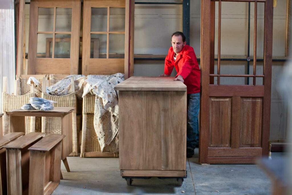 Ready-to-install wholesale cabinets in Naples, Florida