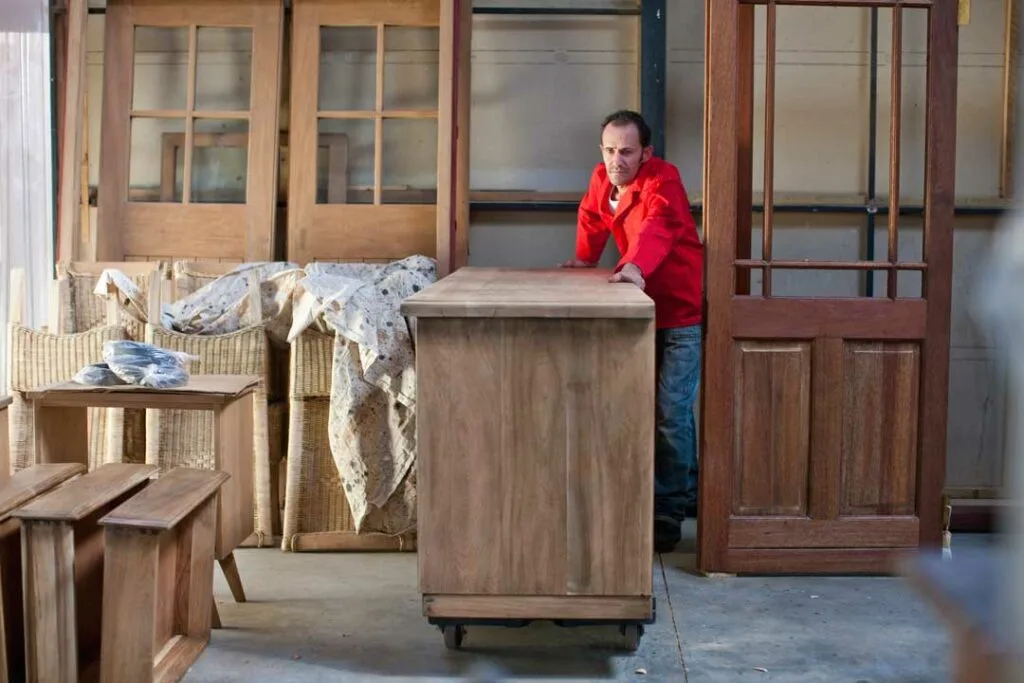 Ready-to-install wholesale cabinets in Naples, Florida