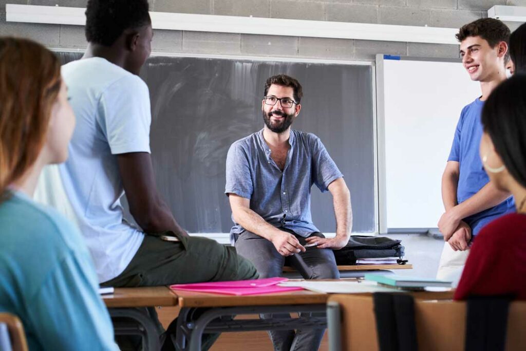 College students developing critical thinking through classroom discussion