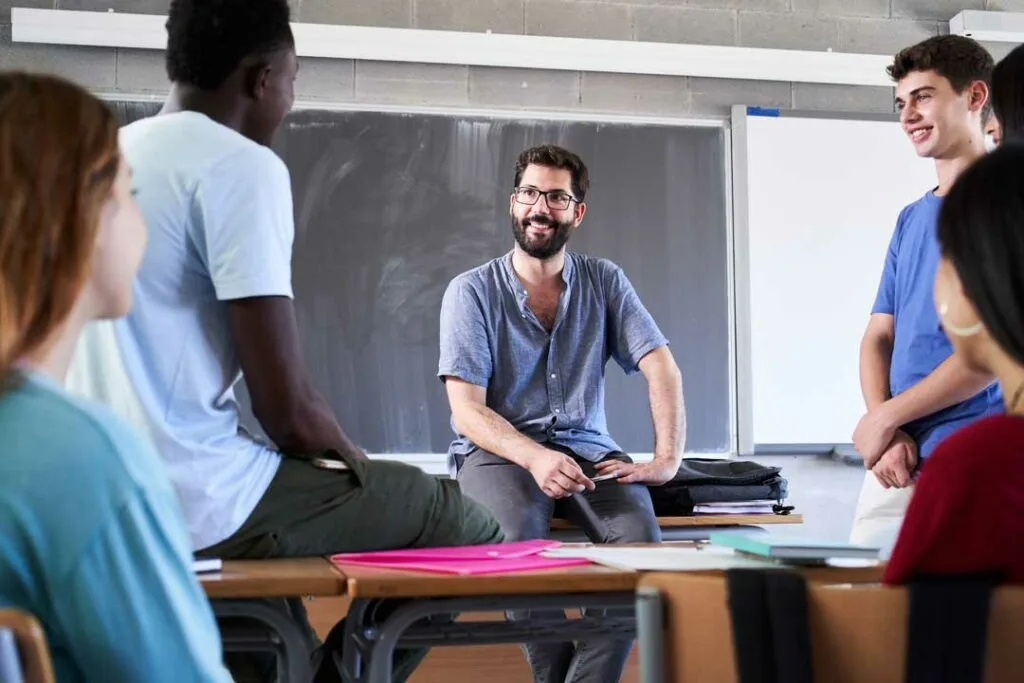 College students developing critical thinking through classroom discussion