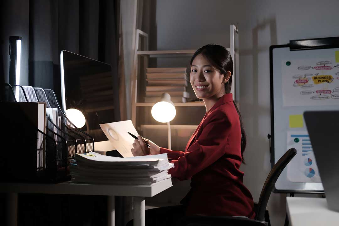 Remote worker in a casual blazer and t-shirt, exemplifying stylish work from home outfits