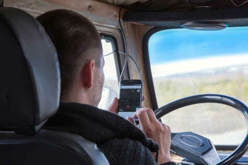 podcasts and distracted driving behind the wheel