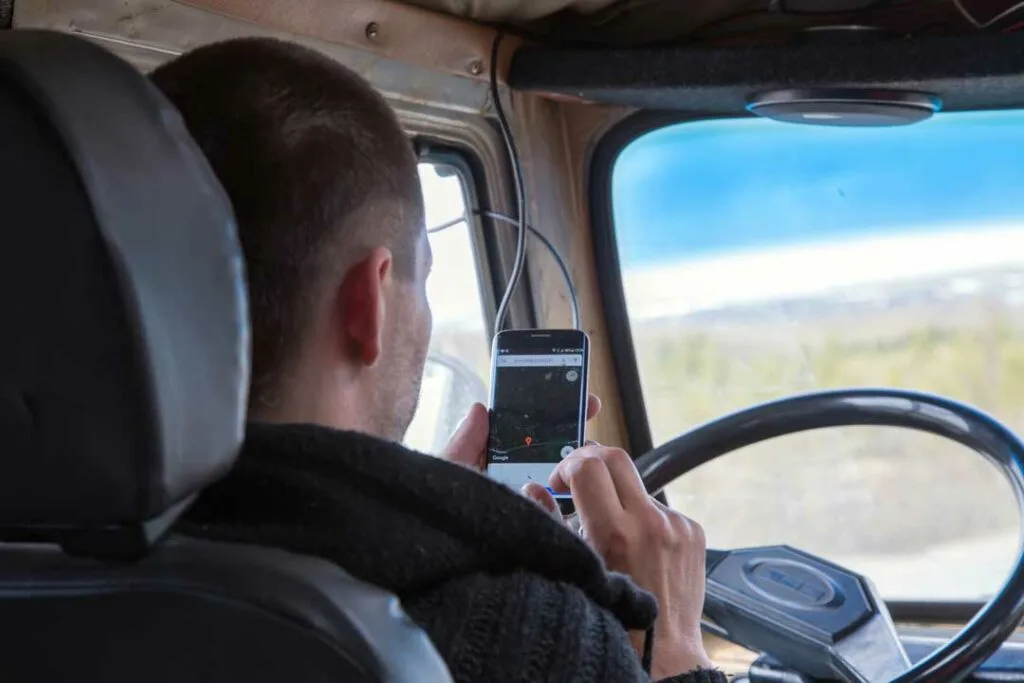 podcasts and distracted driving behind the wheel