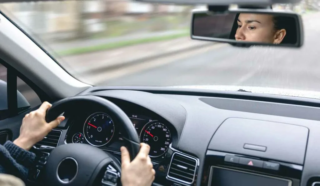 prevent distracted driving by staying focused