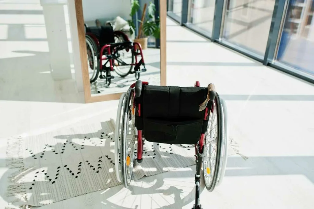 Home entrance compliant with accessibility standards